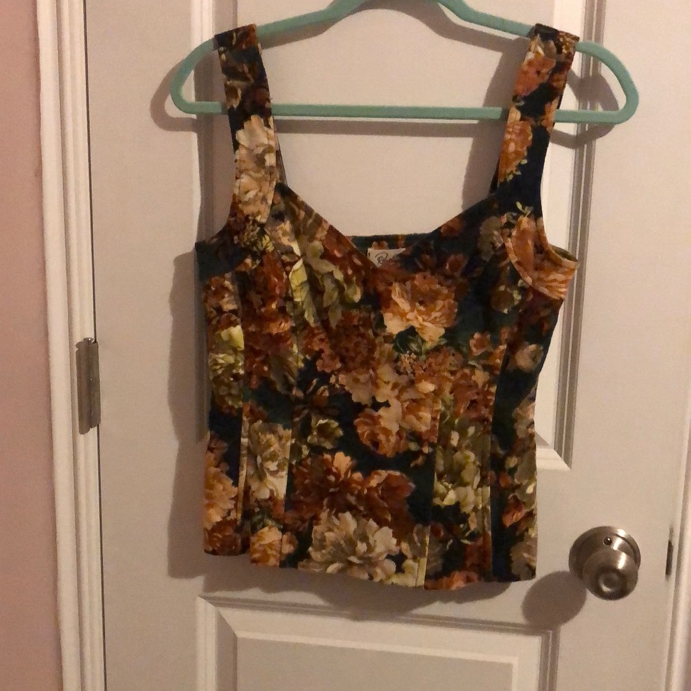 Corset style Pamela Made in Italy top with a floral pattern.